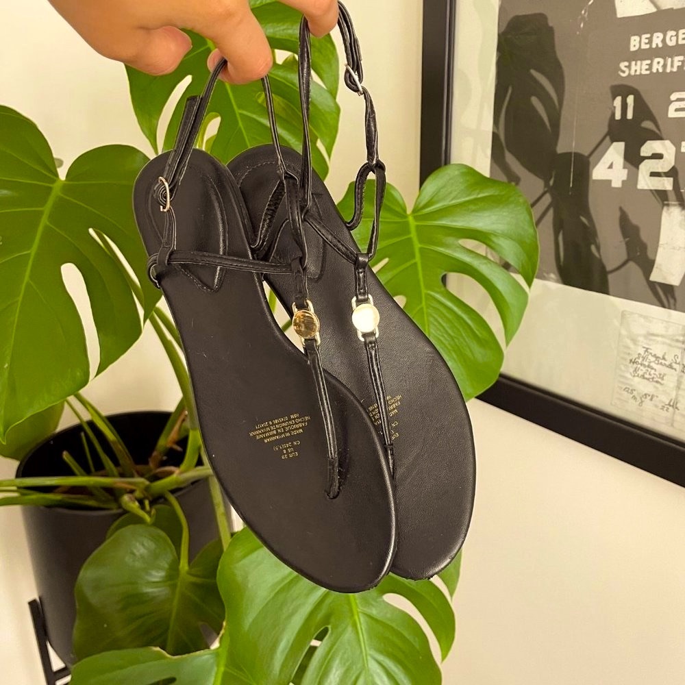 H&M gold charm Toe Strap Sandals in Black - Size 8